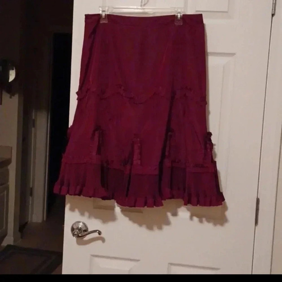 🌹Silky,  Burgundy color skirt from Banana Republic - Picture 5 of 12
